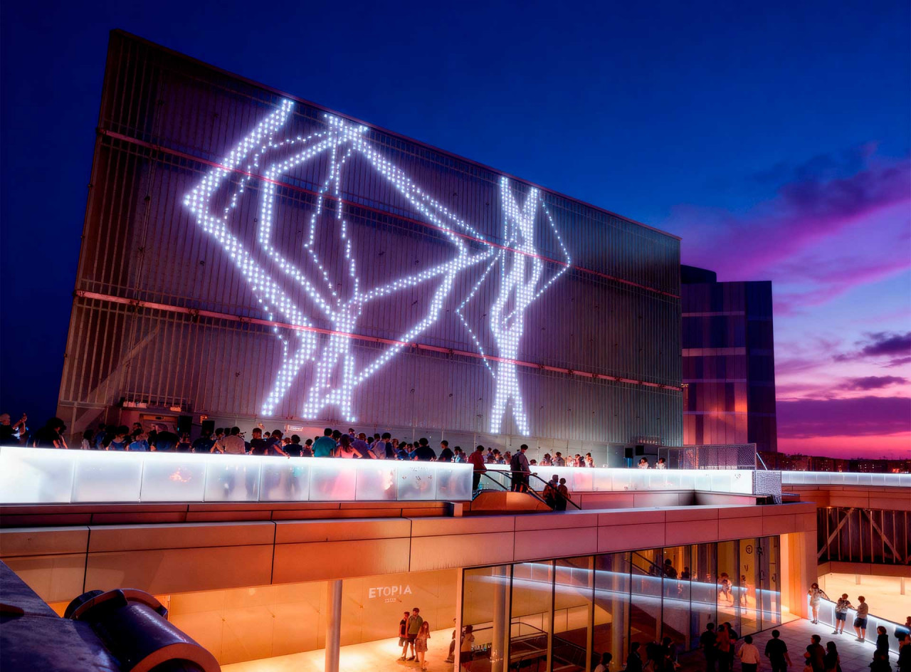 Dancing building - Néstor Lizalde